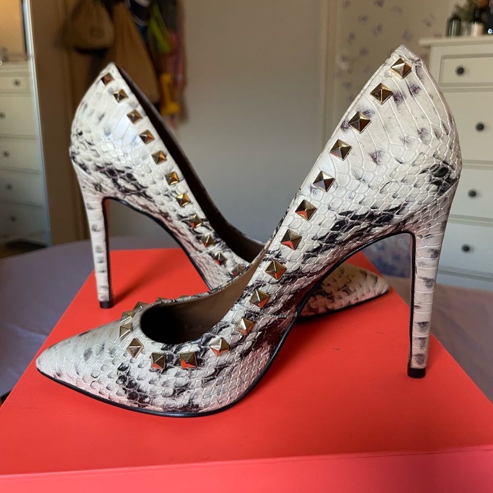 Steve Madden Proto Natural Snake and Gold Studded Pumps